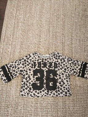 H&M Kids Short Sleeve Leopard Print Tee with Black Glitter Number